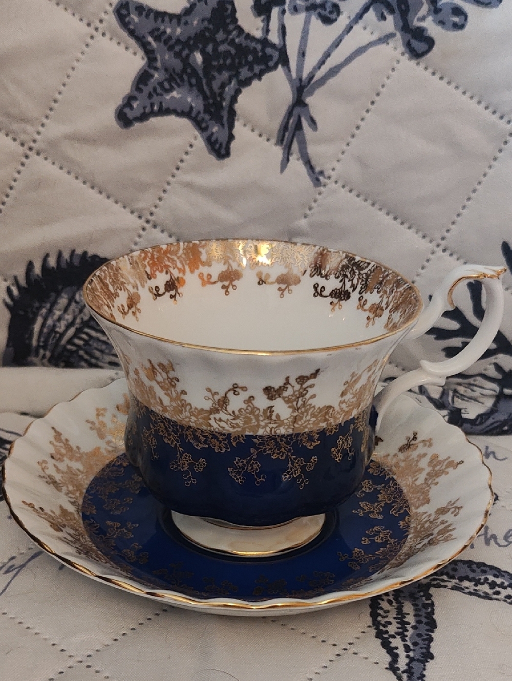 HOME: ROYAL ALBERT BLUE VINTAGE TEA CUP & SAUCER SET